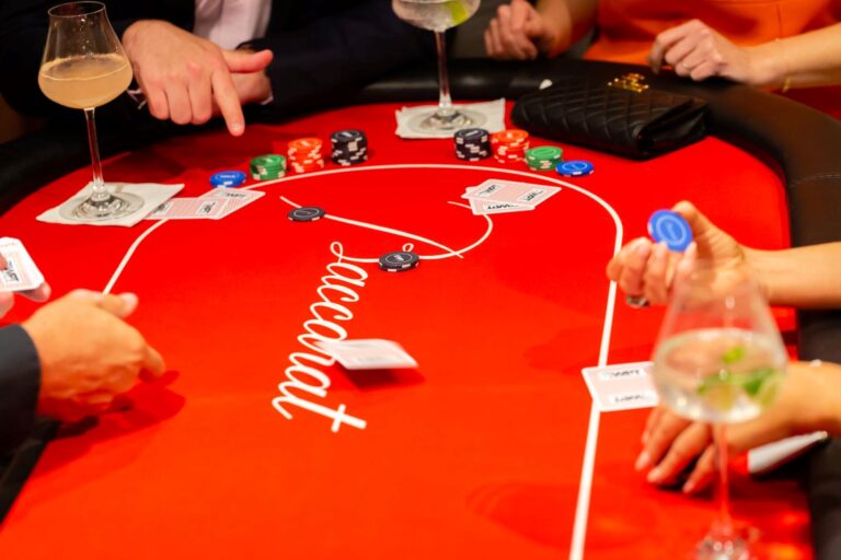 Jak grać w Baccarat na żywo w polskich kasynach