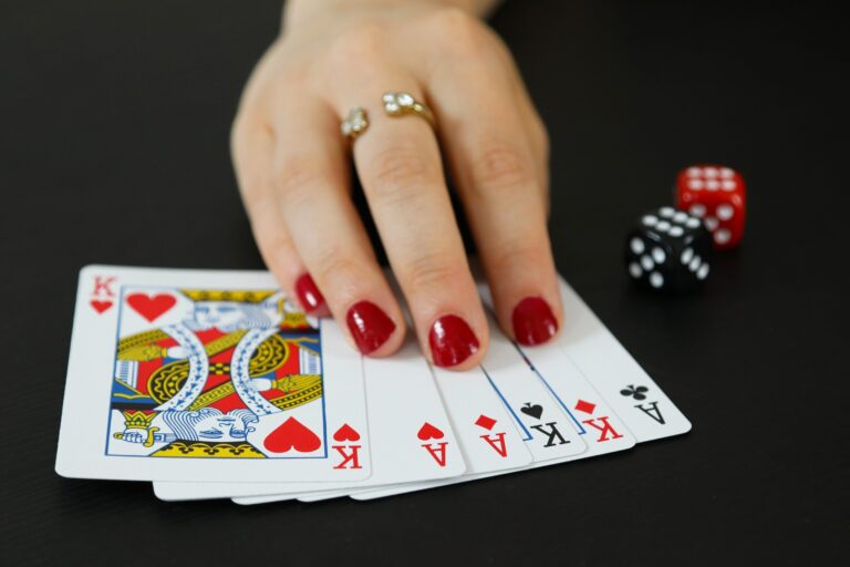 Czy w polskich kasynach można liczyć karty?